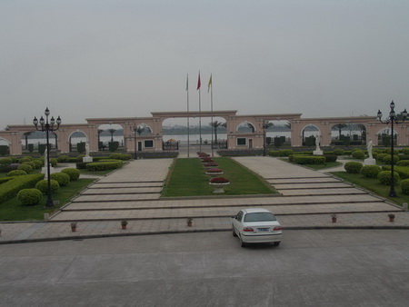 ͼ13äĿ����Ĺ㳡�ȣ���ƺ��