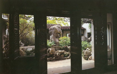 ͼ3˽��԰���еļ�ɽ