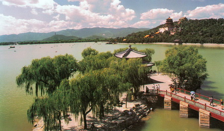 ͼ4�ʼ�԰���е�ɽˮ