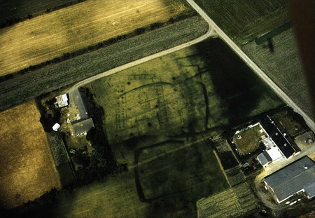 ͼ3����ʷ����������������µĺۼ�